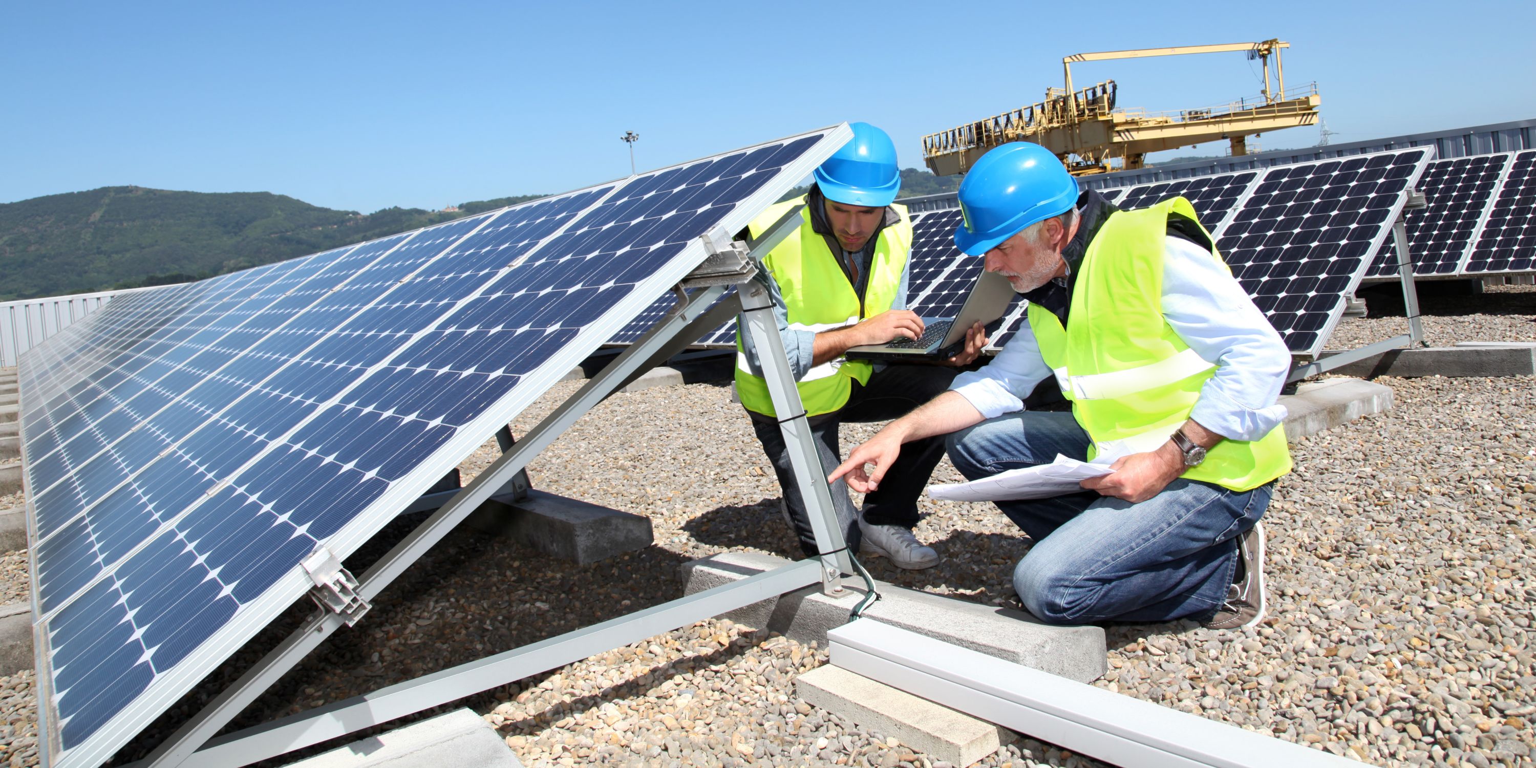 Montage zonnepanelen plat dak